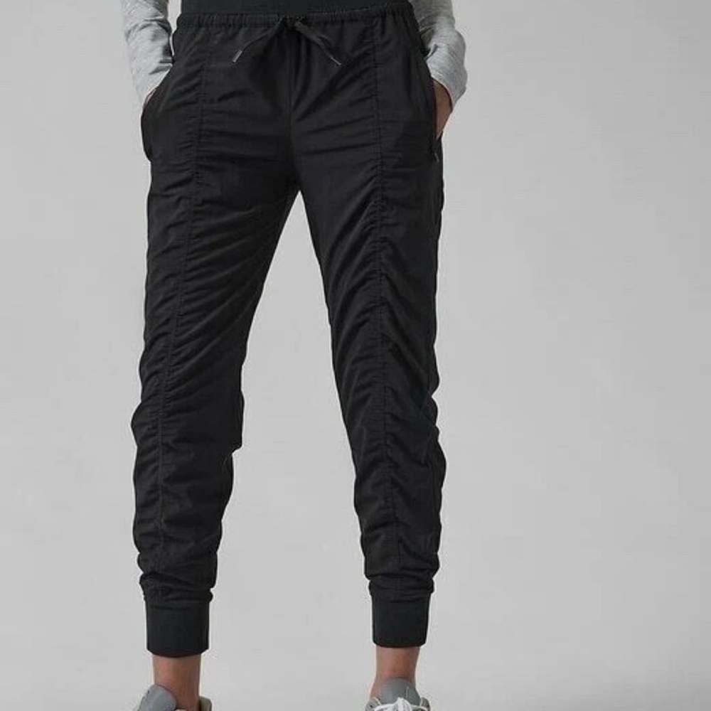 Athleta Black attitude Jogger Pant size 4